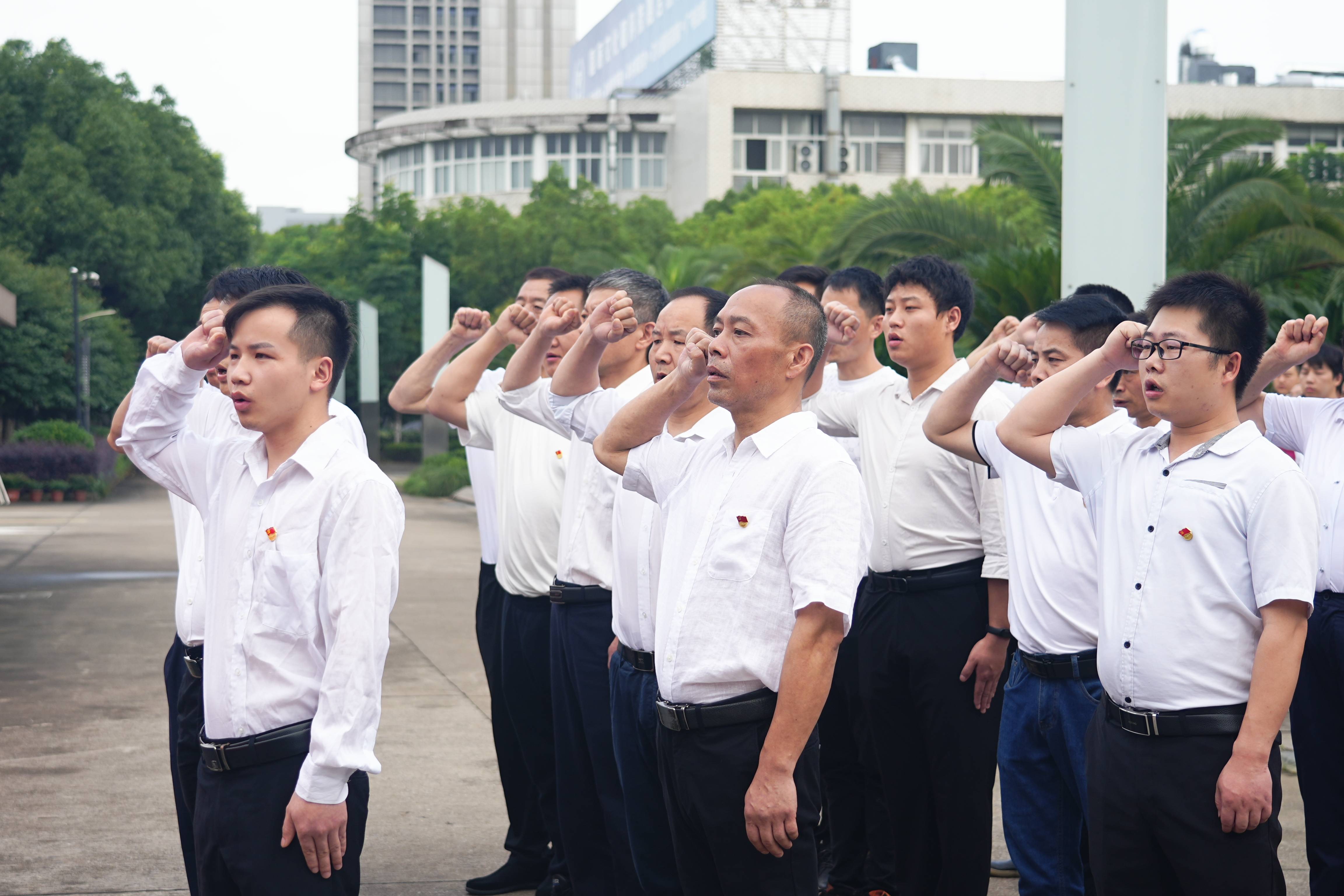 弘揚愛國主義精神，音王慶賀黨的生日